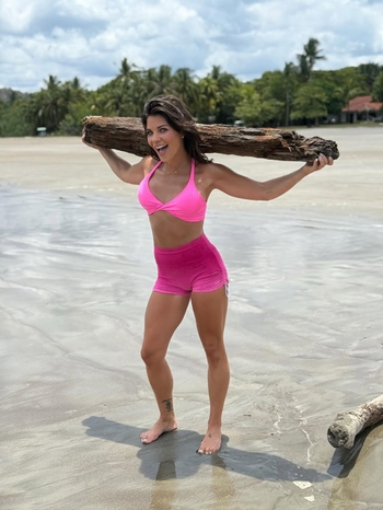 Alli Jo Hinkes