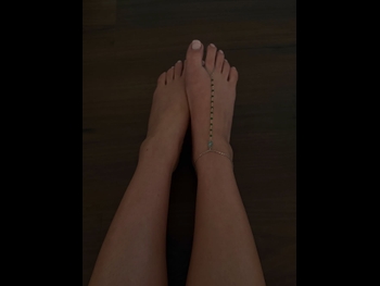  alt="Scarlet Aviram"