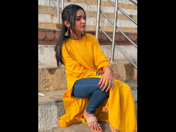  alt="Isha Yadav"