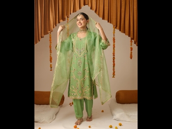  alt="Akriti Sahota"