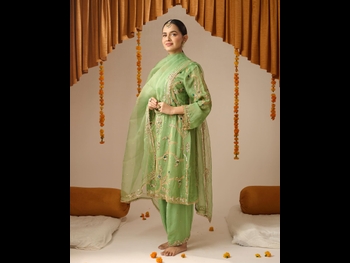  alt="Akriti Sahota"