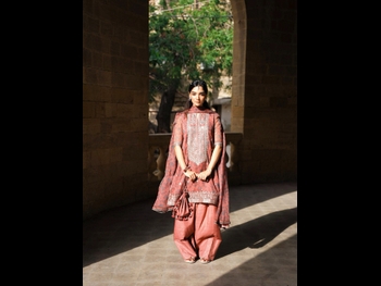  alt="Romaisa Khan"
