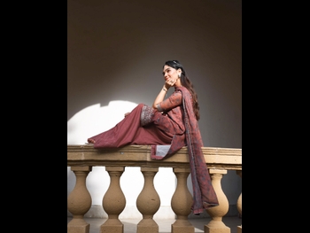  alt="Romaisa Khan"