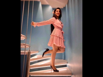  alt="Ashnoor Kaur"