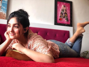  alt="Ashnoor Kaur"