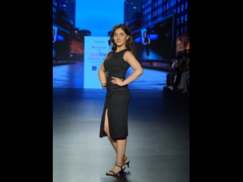  alt="Ashnoor Kaur"