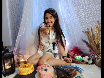  alt="Ashnoor Kaur"