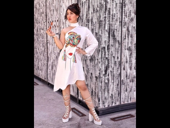  alt="Ashnoor Kaur"