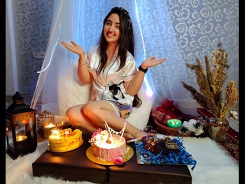  alt="Ashnoor Kaur"