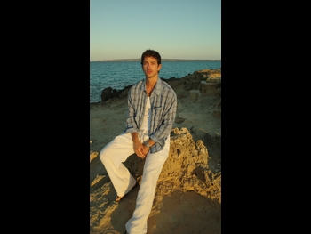  alt="Manu Rios"