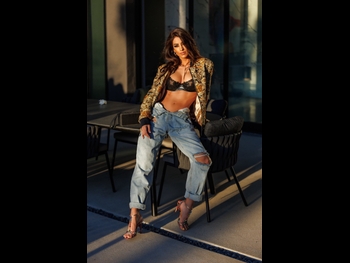  alt="Ali Lee"