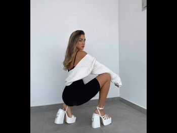  alt="Luana Barron"
