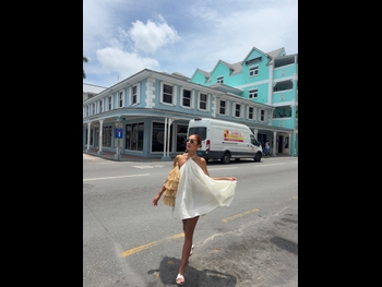  alt="Luana Barron"