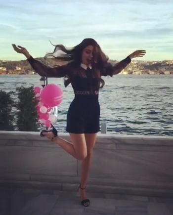Hande Erçel