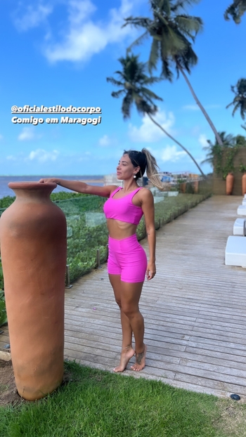 Flávia Monteiro