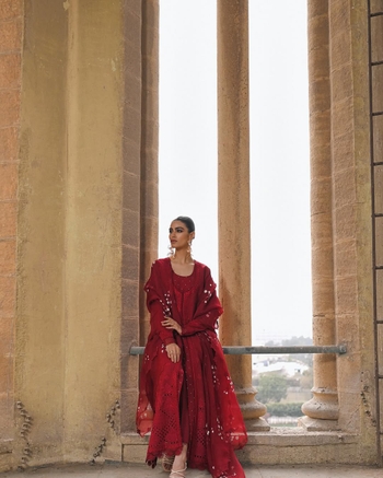 Sania Iqbal