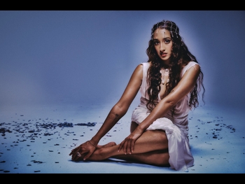  alt="Raveena"