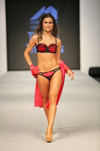 Flávia Viana