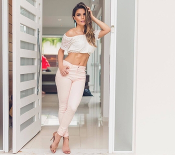Flávia Viana