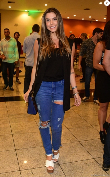Flávia Viana