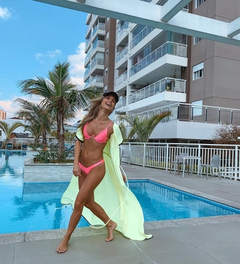 Flávia Viana
