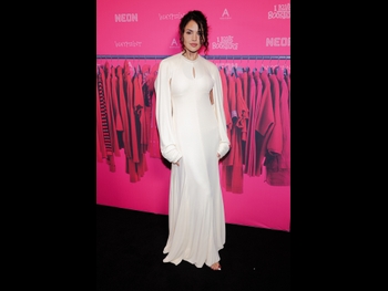  alt="Eiza Gonzalez"