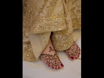  alt="Momina Iqbal"