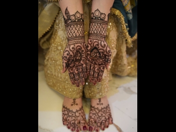  alt="Momina Iqbal"