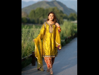  alt="Hina Khan"