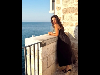  alt="Danielle Campbell"