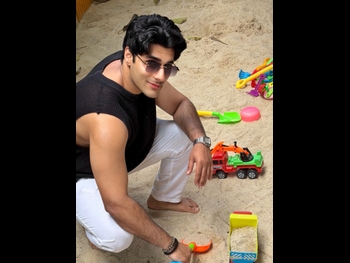  alt="Tusharr Khanna"