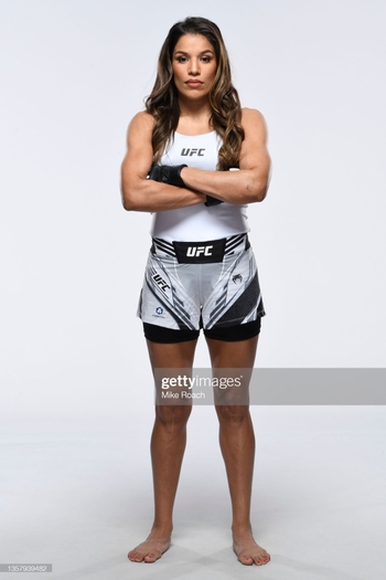 Julianna Peña