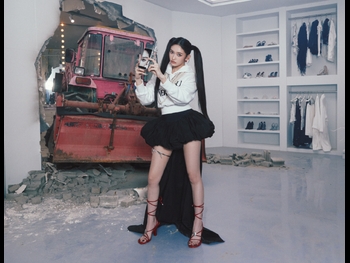  alt="Lee Hyun-seo"