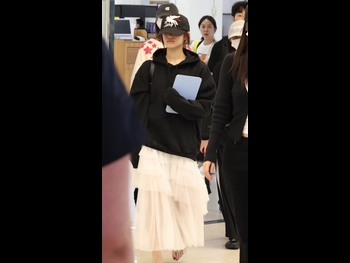  alt="Lee Hyun-seo"