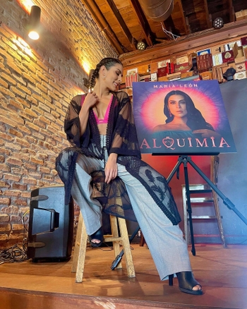 Maria León