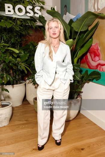 Anaïs Gallagher