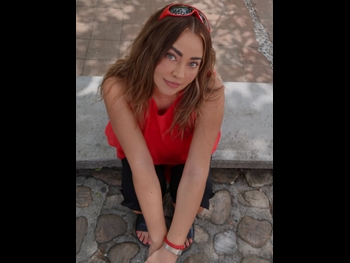  alt="Claudia Martin"