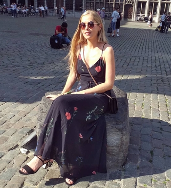 Elke Shari Van Den Broeck