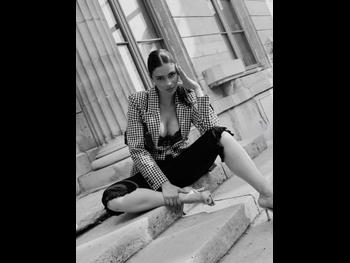  alt="Laura Marra"