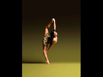  alt="Elliana Walmsley"