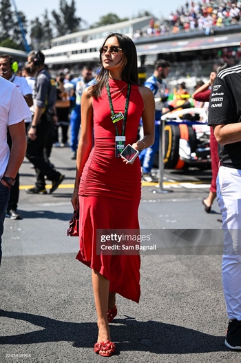 Alexandra Saint Mleux