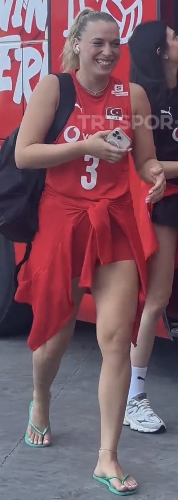 Cansu Özbay