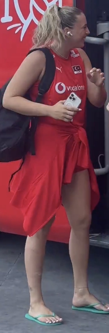 Cansu Özbay