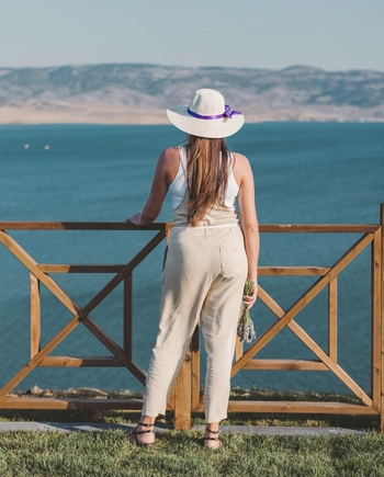 Sally Özcan