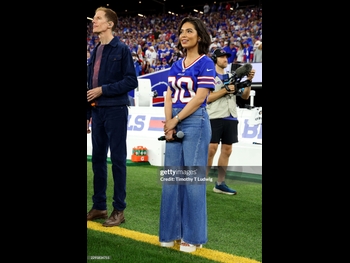  alt="Auli'i Cravalho"