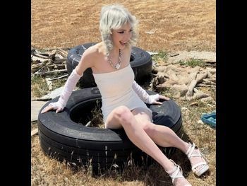  alt="Sophie Powers"