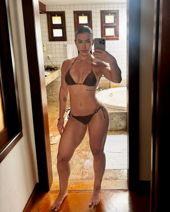 Larissa Tomásia