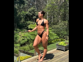  alt="Desi Johnson"
