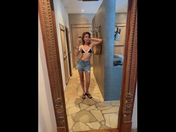  alt="Roxy Dekker"