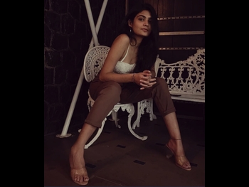  alt="Riya Verma"